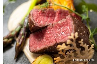 Premium entree with asparagus 