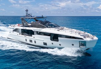 Charter yacht PENJA at sea