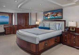 light and tranquil master suite on board motor yacht AVALON 