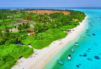 Shoreline of a tropical island in the Maldives and view of the Indian Ocean.