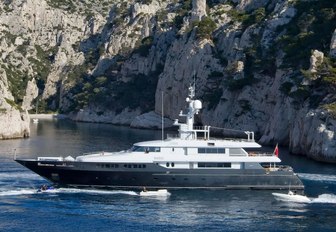 motor yacht MARIU cruising in the Mediterranean on a luxury yacht charter