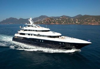 luxury yacht Excellence V attending the Palm Beach Boat Show 2018