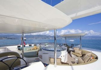 circular, mosaic-lined Jacuzzi on forward part of the sundeck aboard charter yacht HEMISPHERE