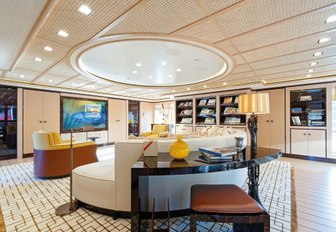 Light and airy saloon on Superyacht AXIOMA