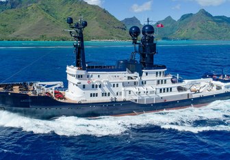 Arctic Yacht Charter in South Pacific