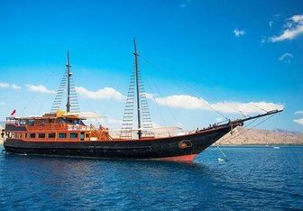 Samata Yacht Charter in Komodo