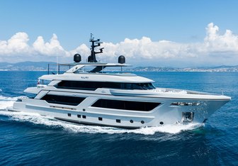 Nuri Yacht Charter in Dominica