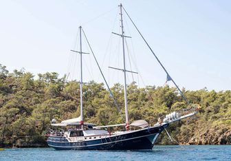 Lotus yacht charter Custom Motor Yacht
