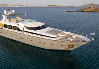 Shiva Yacht Charter in Cyclades Islands