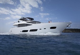 RMM Job yacht charter Sunseeker Motor Yacht
                                    