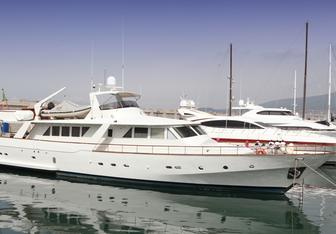 Hathor Yacht Charter in Antigua