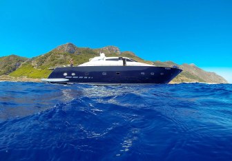 Eacos Yacht Charter in Capri