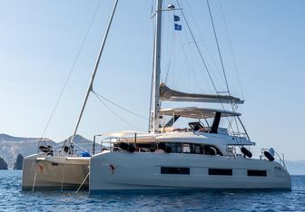 Gloria Yacht Charter in Naples