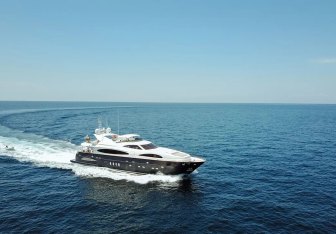 For Your Eyes Only Yacht Charter in Indian Ocean