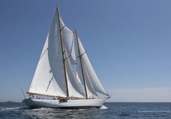 Eros Yacht Charter in New England