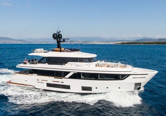 Mrs L Yacht Charter in Antiparos