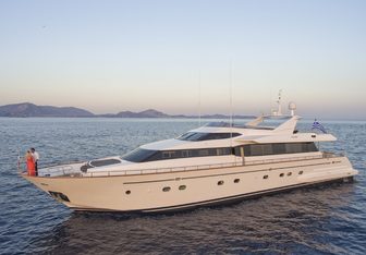 Mantra yacht charter Falcon Motor Yacht
                                    