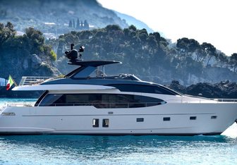 Lucky Yacht Charter in Capri