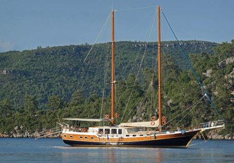 La Reine Yacht Charter in Bodrum