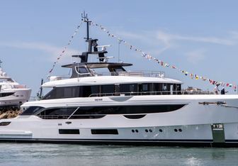 Lady Sarah Yacht Charter in Red Sea