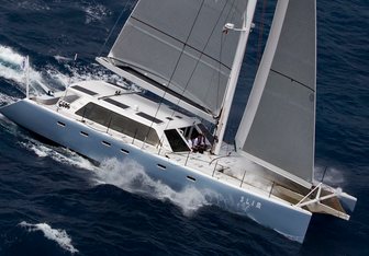 Slim Yacht Charter in Whitsundays