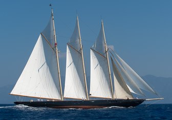 Atlantic Yacht Charter in Naples