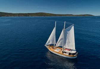 Green Ray Yacht Charter in Mediterranean