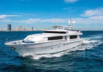 XOXO Yacht Charter in USA