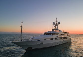 Vianne Yacht Charter in Antigua