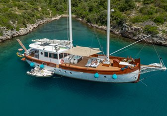 Green Ray yacht charter Custom Sail Yacht
                                    