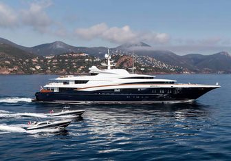 Wheels Yacht Charter in Capri