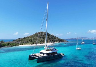 Yolo Yacht Charter in Windward Islands