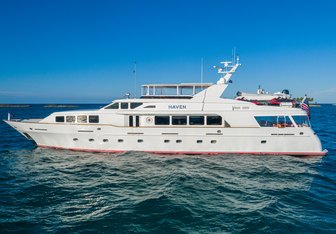 Pursuit Yacht Charter in New England