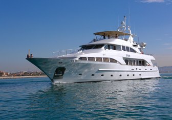 DXB Yacht Charter in Arabian Gulf