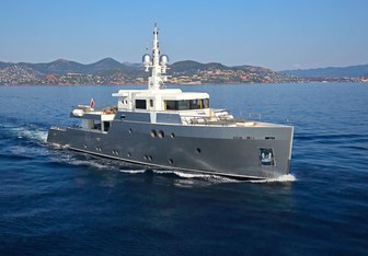 Siempre Yacht Charter in Corsica