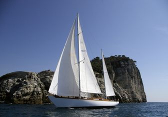 Cadama Yacht Charter in Amalfi Coast