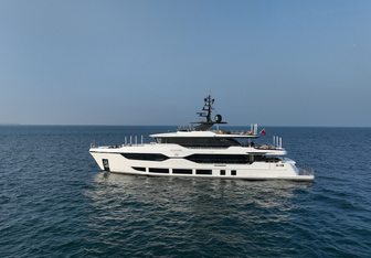 Geulunel Yacht Charter in Bonifacio