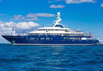 Huntress Yacht Charter in Central America