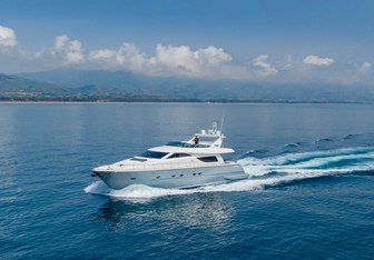 Stradivaria yacht charter Uniesse Marine Motor Yacht
                                    