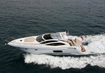 La Bellini yacht charter Sunseeker Motor Yacht
                                    