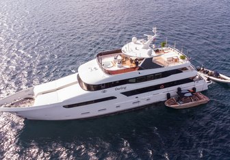 Darling yacht charter Marin LuxurYachts Motor Yacht
                                    