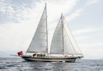 Torini yacht charter Cek-Lift Sail Yacht
                                    