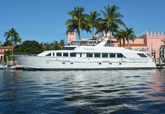 Escape yacht charter Hatteras Motor Yacht
                                    