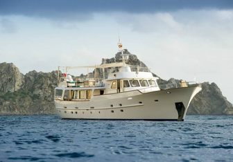 Monara Yacht Charter in Capri