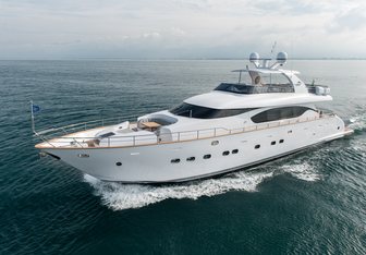 Bivac yacht charter Maiora Motor Yacht