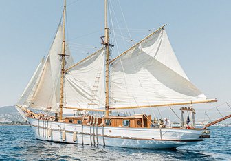 O'Remington yacht charter Cantiere di Donna Sail Yacht
                                    