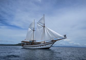Majik Yacht Charter in Raja Ampat