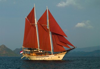 Si Datu Bua yacht charter Konjo Boat builders Sail Yacht
                                    