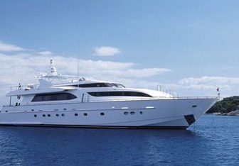 Royal Life Yacht Charter in Antiparos