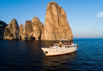 Entrancer Yacht Charter in Capri